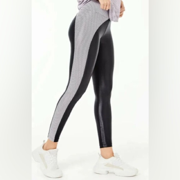 NEW Koral Chase High Rise Leggings in Black / Passion Activewear Athleisure - Picture 9 of 15